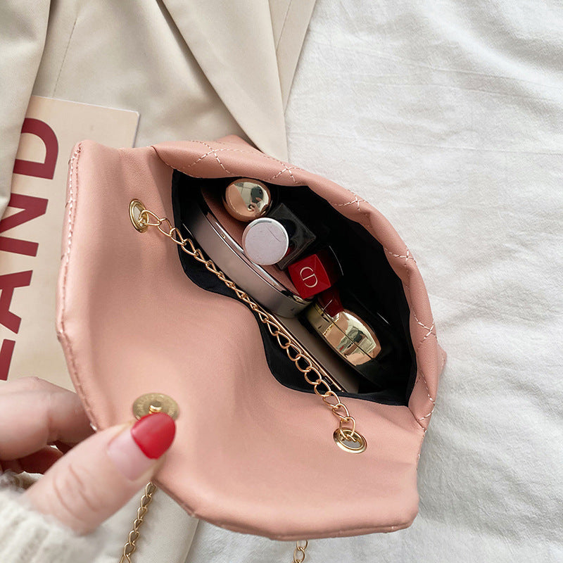 Heart-Shaped Tassel Shoulder Bag