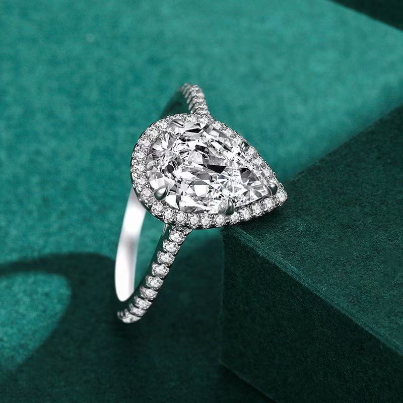 Waterdrop-shaped Moissanite Ring With A Luxurious Understated Elegance